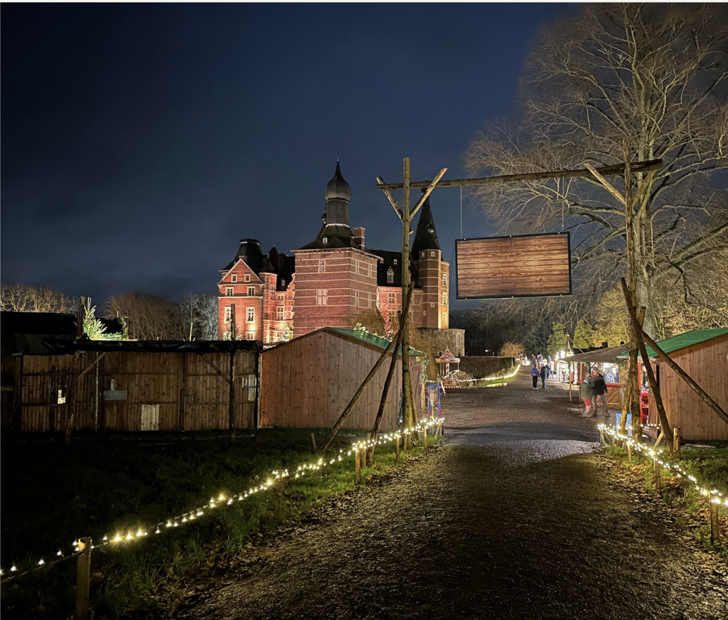 “ Weihnachtsmarkt” Sumérgete en la magia navideña con imágenes y videos únicos del “Weihnachstmark en el Schloss Merode”.