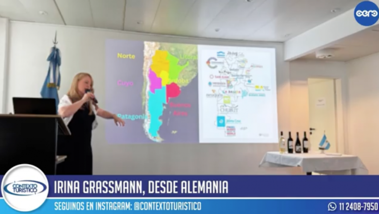 Irina Grassmann en entrevista sobre enoturismo argentino en el mercado DACH con mapa de Argentina proyectado en Frankfurt.